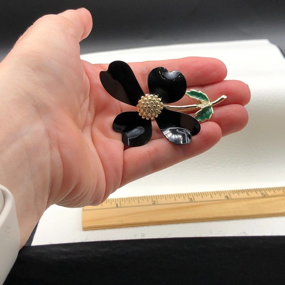 Sarah Coventry 1969 Dogwood Flower Brooch Black Enamel Flower Power Floral Pin - Picture 8 of 8